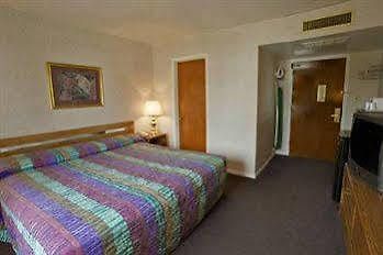 Glen Ellyn Rodeway Inn מראה חיצוני תמונה